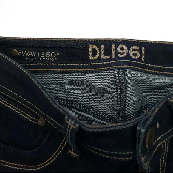 DL1961 Milano Boot Cut Jeans | Dark Indigo | Size 26 - Picture 4 of 7